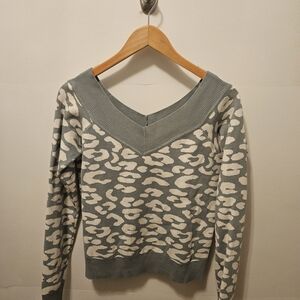 Guess V-Neck Sweater in Gray/Green and Cream